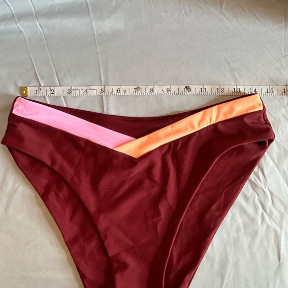 Stylish Women's Swimwear Set in Burgundy and Pink - Picture 12 of 16